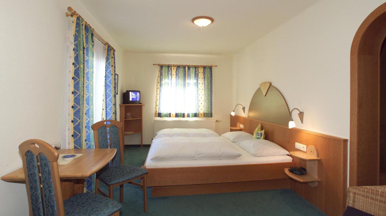 Pension Lachmayr Kaprun Rum bild