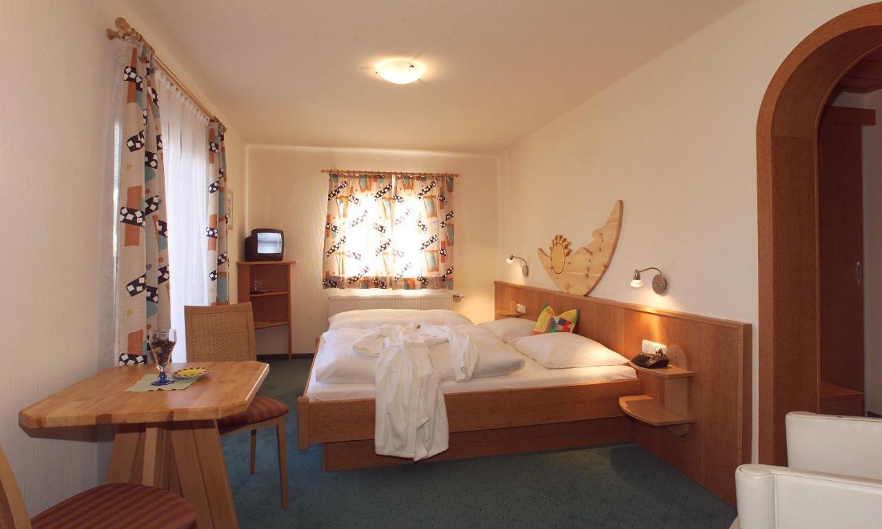 Pension Lachmayr Kaprun Rum bild